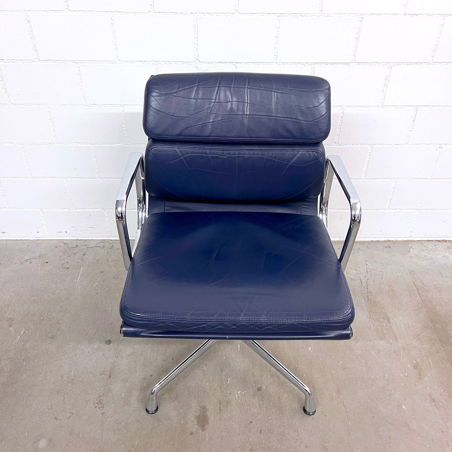 Eames Soft Pad Chair EA 208, Vitra, Leder, Blau