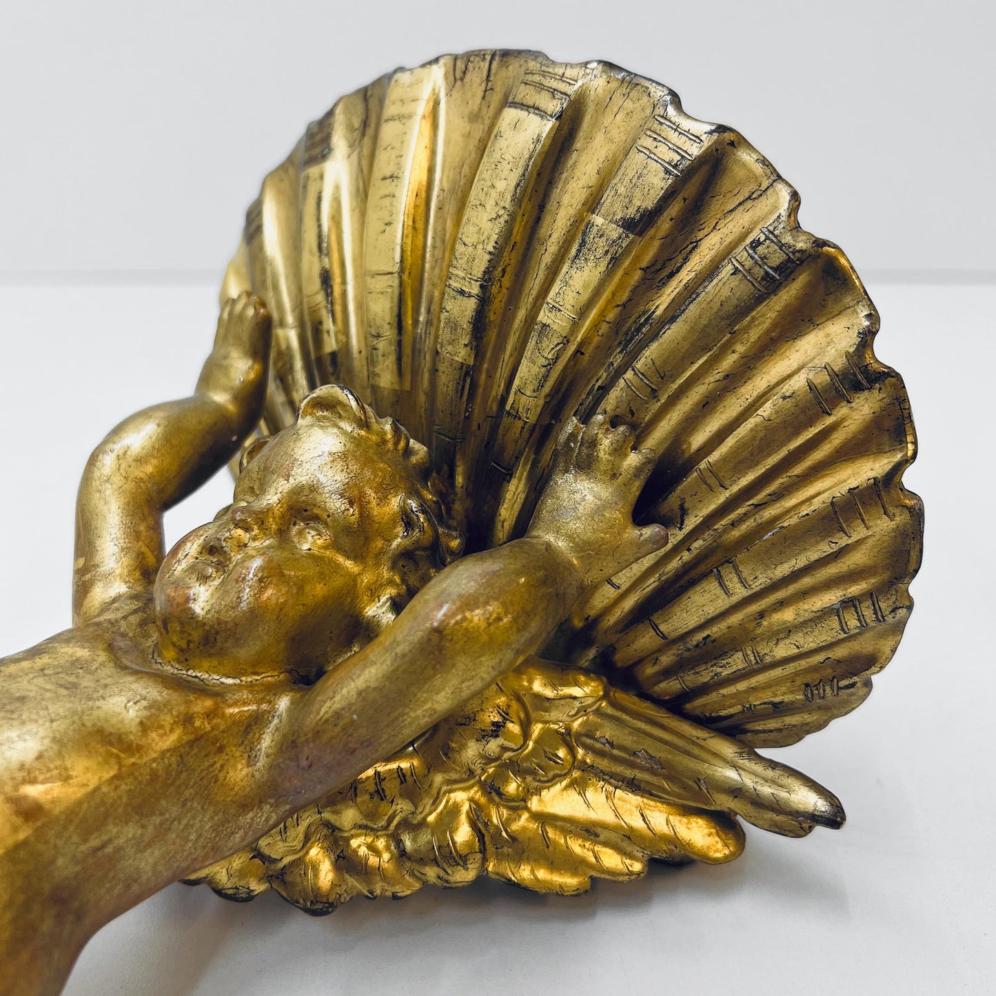 Zwei Engel mit Muscheln, Wanddekoration