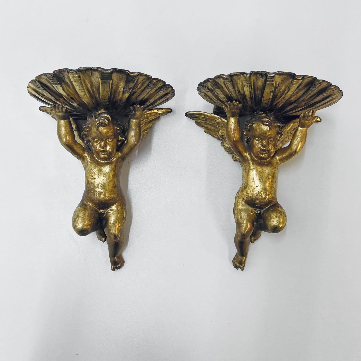 Zwei Engel mit Muscheln, Wanddekoration