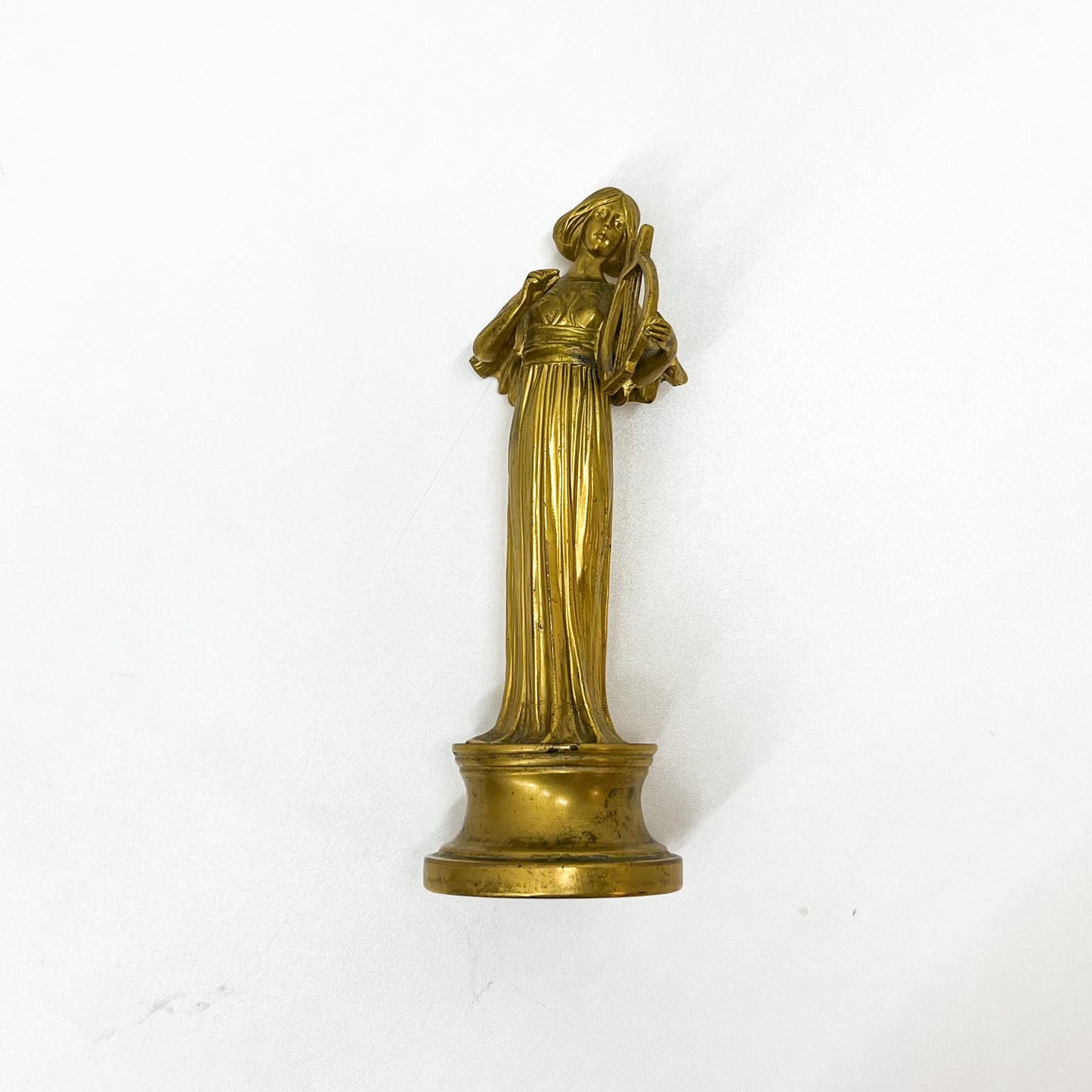 Frau mit Lyra auf Sockel, Bronze, Jugendstil