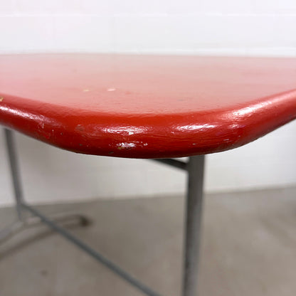 Gartentisch von Embru, rot