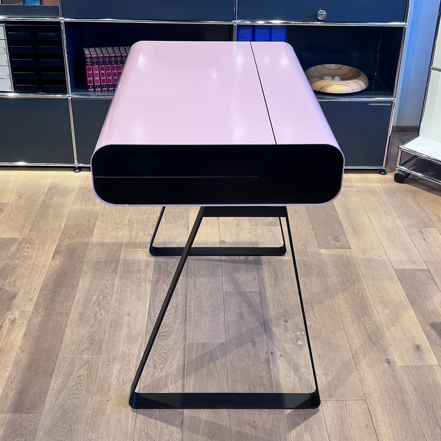 Sekretär rosa, Müller Möbelfabrikation