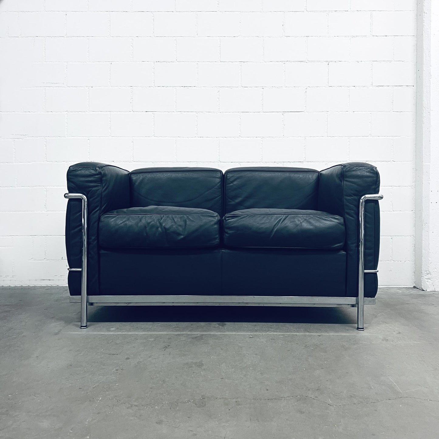 Sofa LC2, 2 Plätzer, Le Corbusier, Cassina, Leder Schwarz