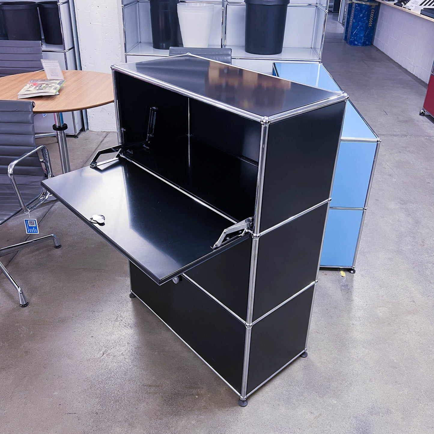 USM Büromöbel, Graphitschwarz, 2 Auszietüren, 1 Klapptüre, Q3