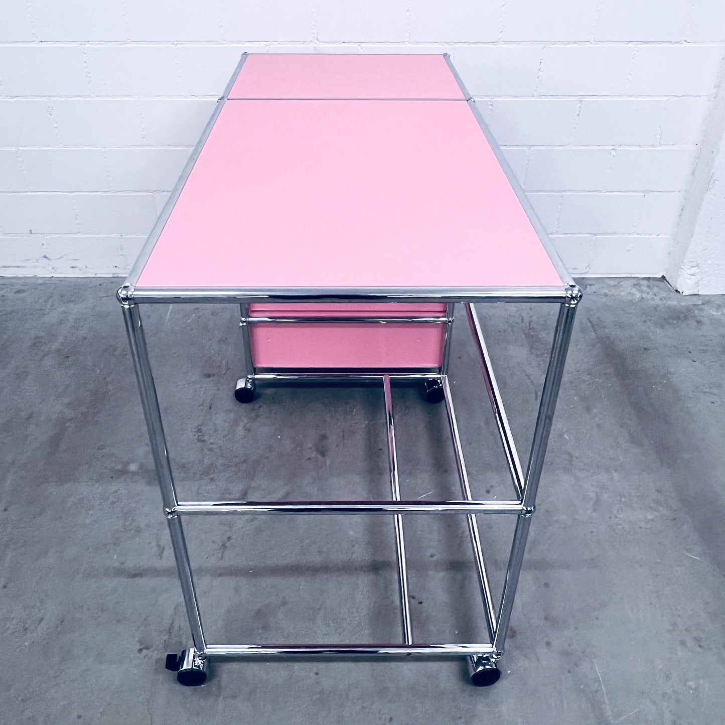 USM Home-Office-Pult, rosa, 4 A6 Schubladen