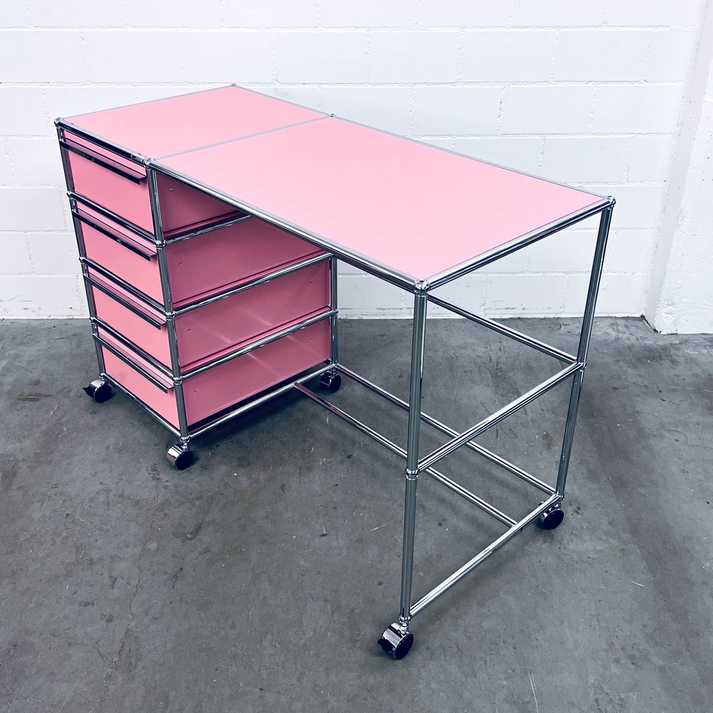 USM Home-Office-Pult, rosa, 4 A6 Schubladen