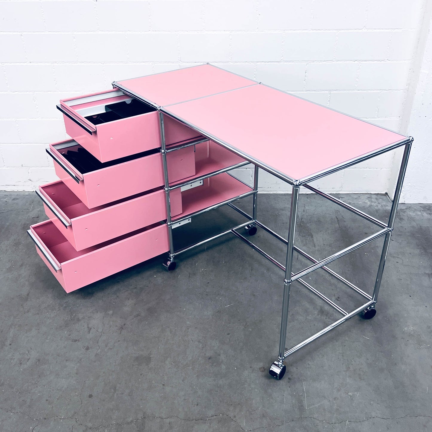 USM Home-Office-Pult, rosa, 4 A6 Schubladen
