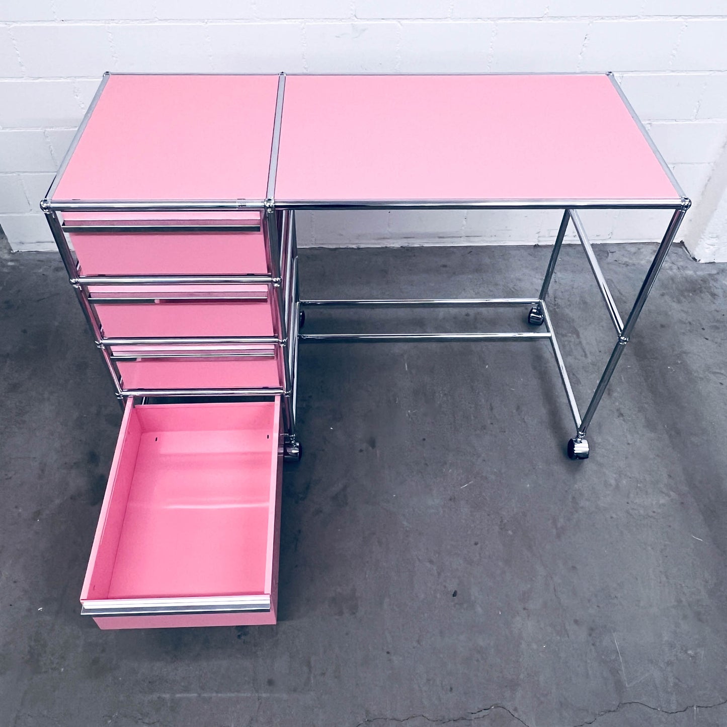 USM Home-Office-Pult, rosa, 4 A6 Schubladen