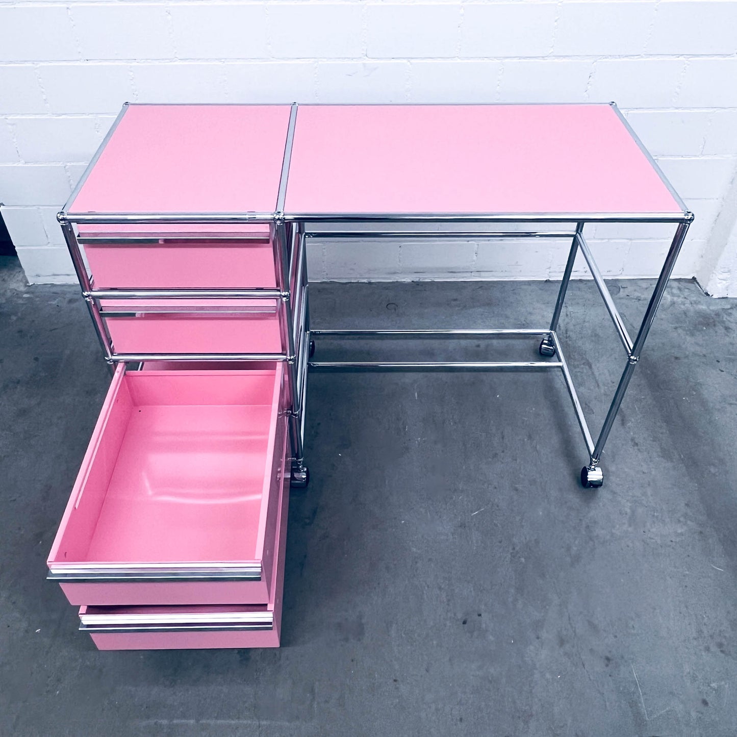 USM Home-Office-Pult, rosa, 4 A6 Schubladen