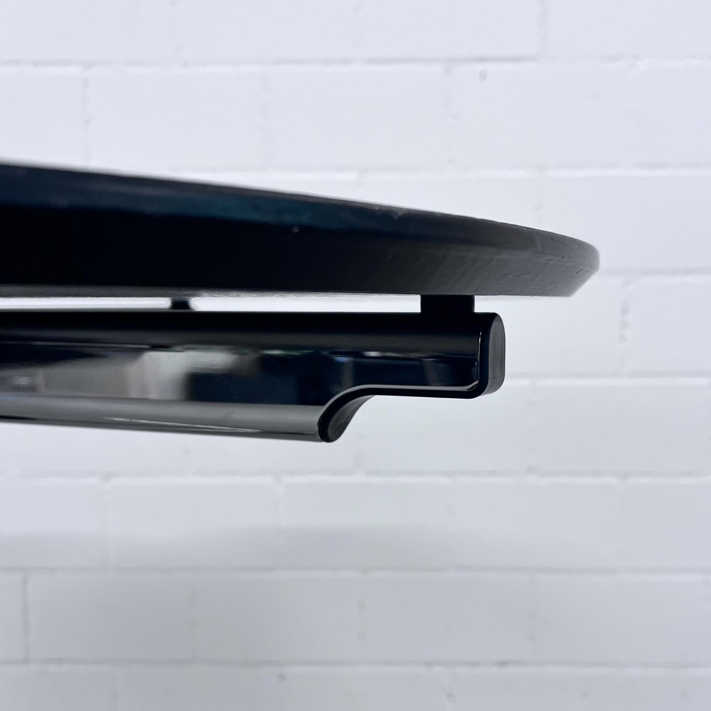 USM Kitos Tisch, rund, 90cm, Eiche schwarz, Q2