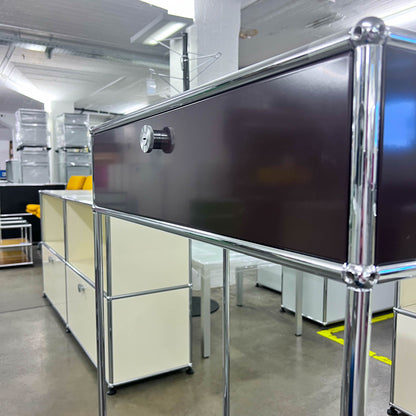 USM Konsole, Braun, Q1