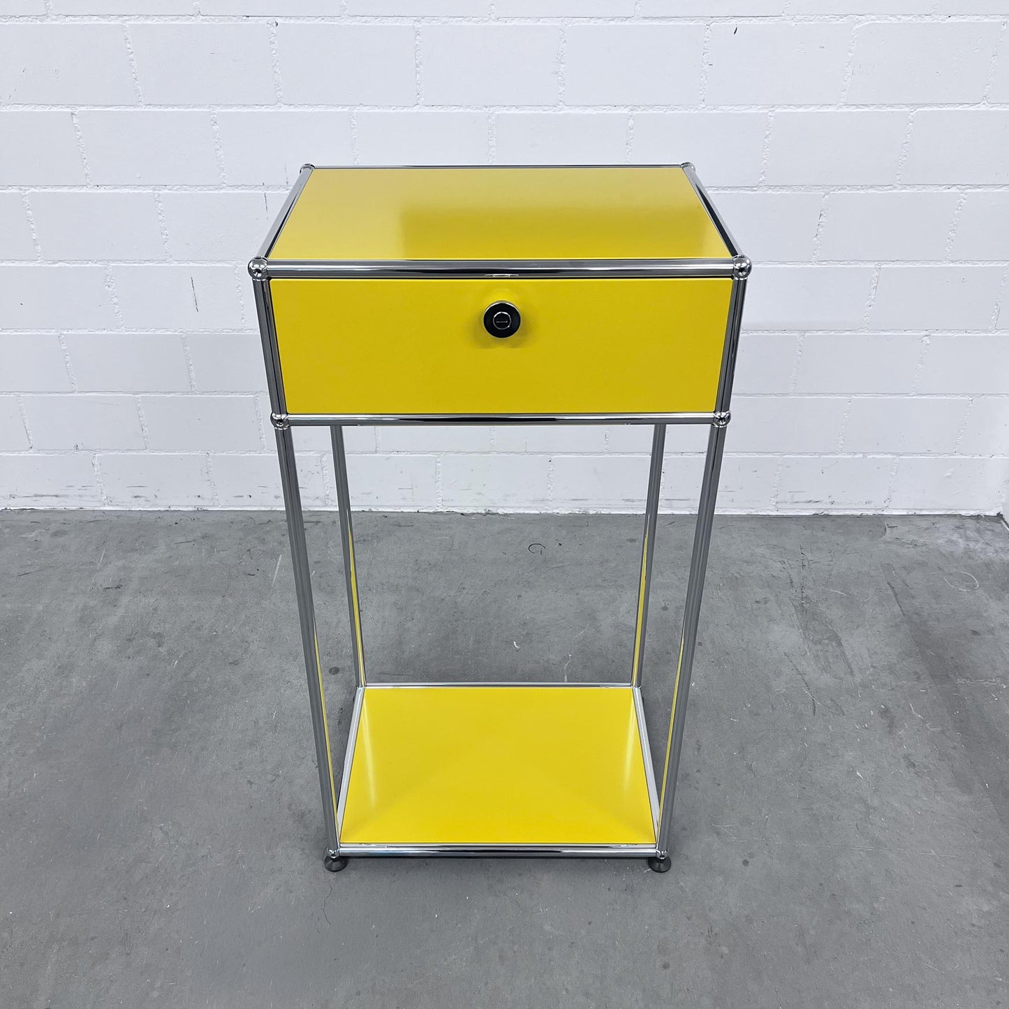 USM Konsole, Goldgelb, Klapptür, 50cm