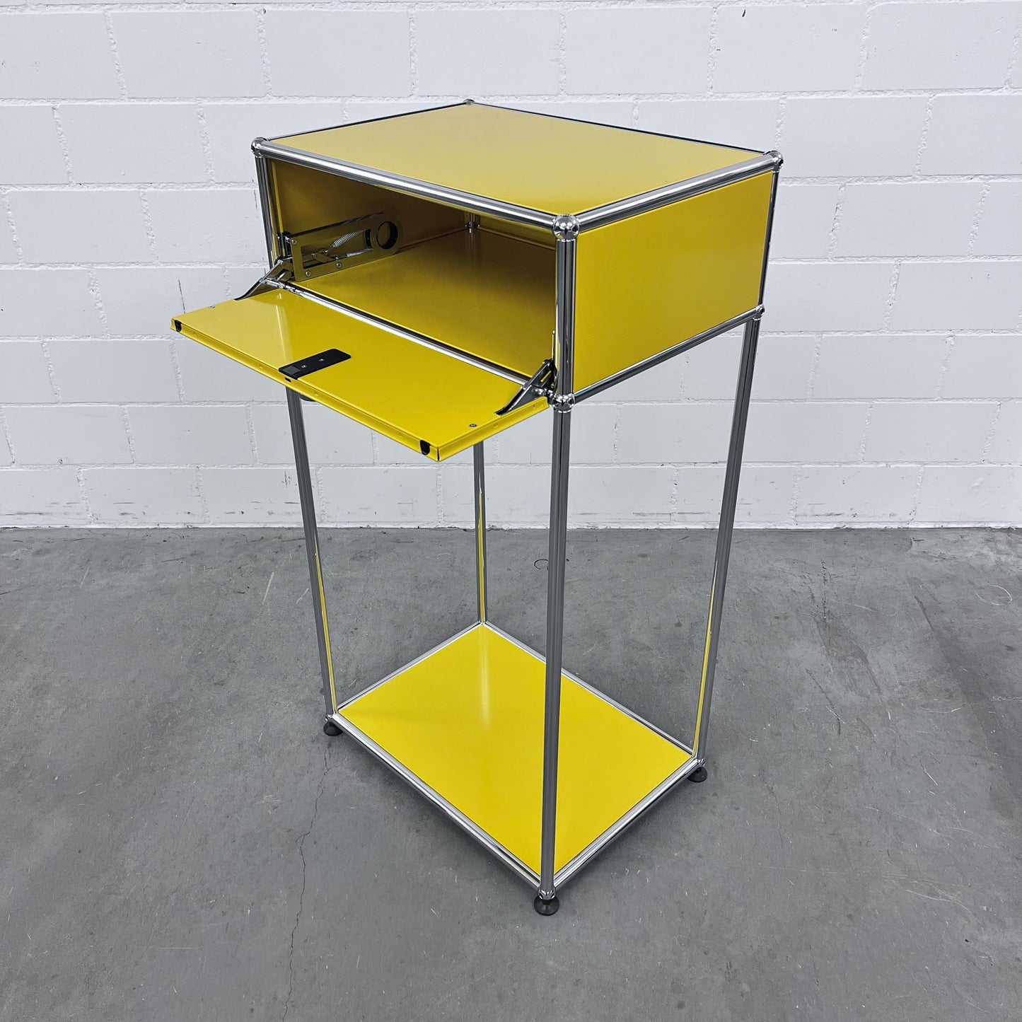 USM Konsole, Goldgelb, Klapptür, 50cm