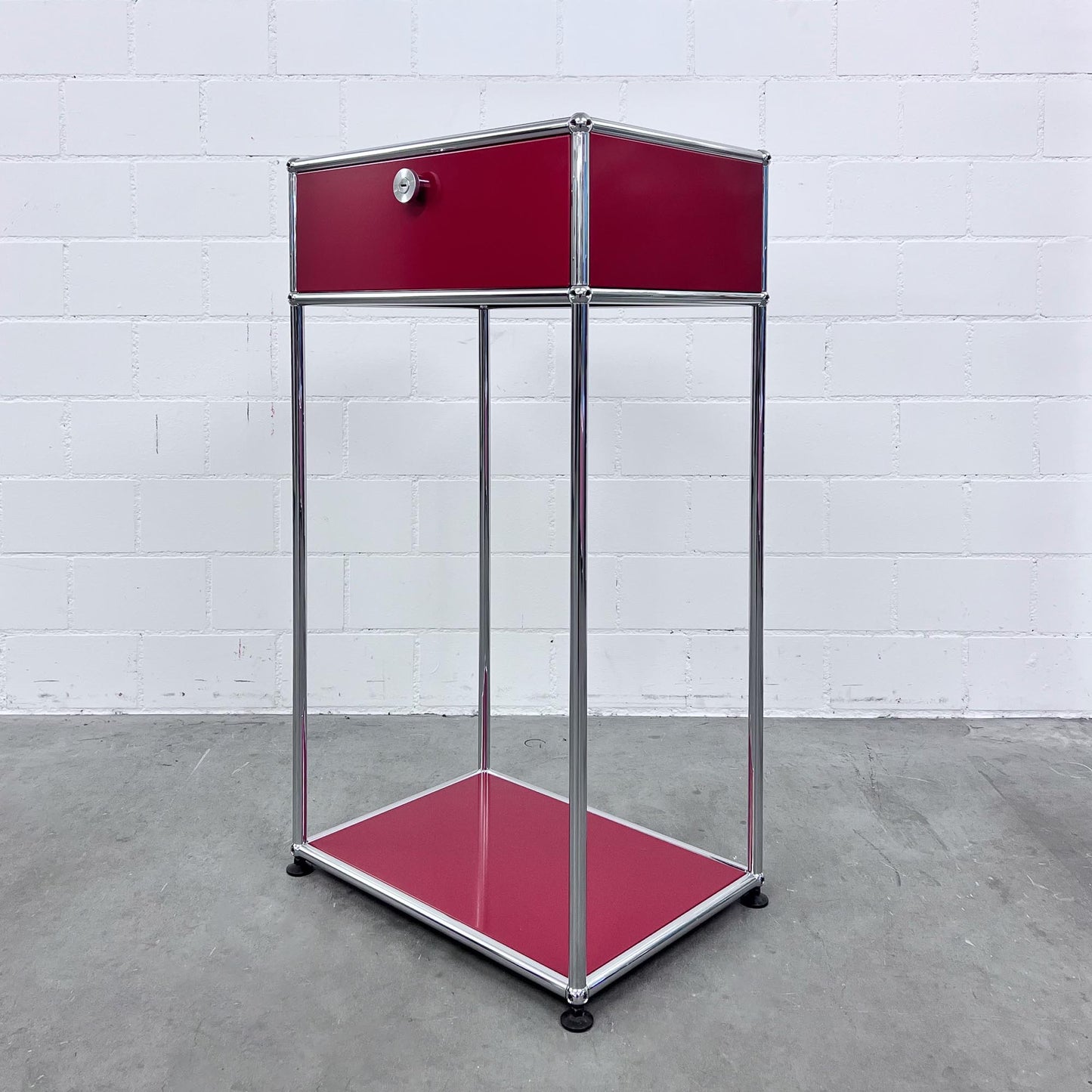 USM Konsole, Rubinrot, Klapptür, 50cm