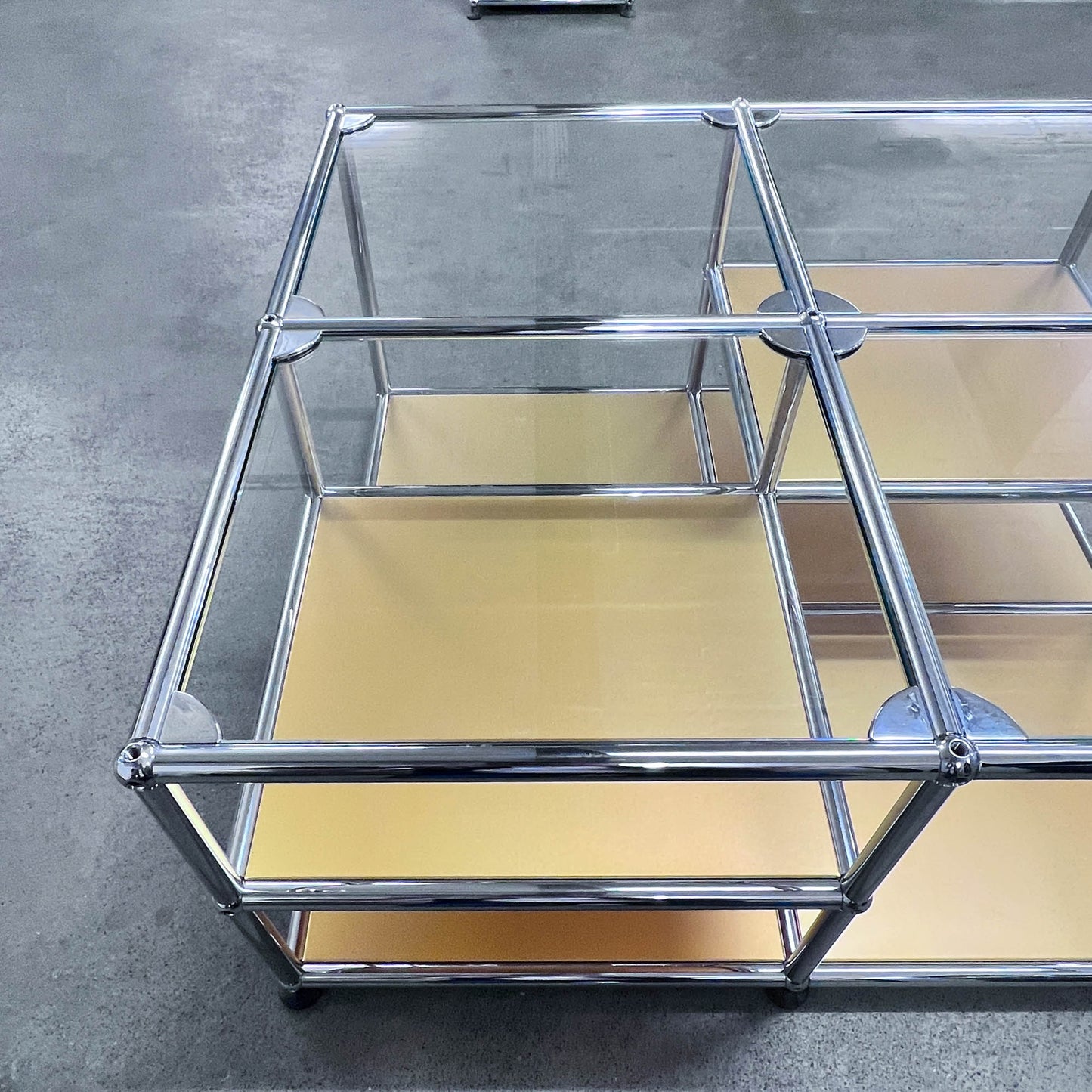 USM Loungetisch, goldfarbig, neuwertig