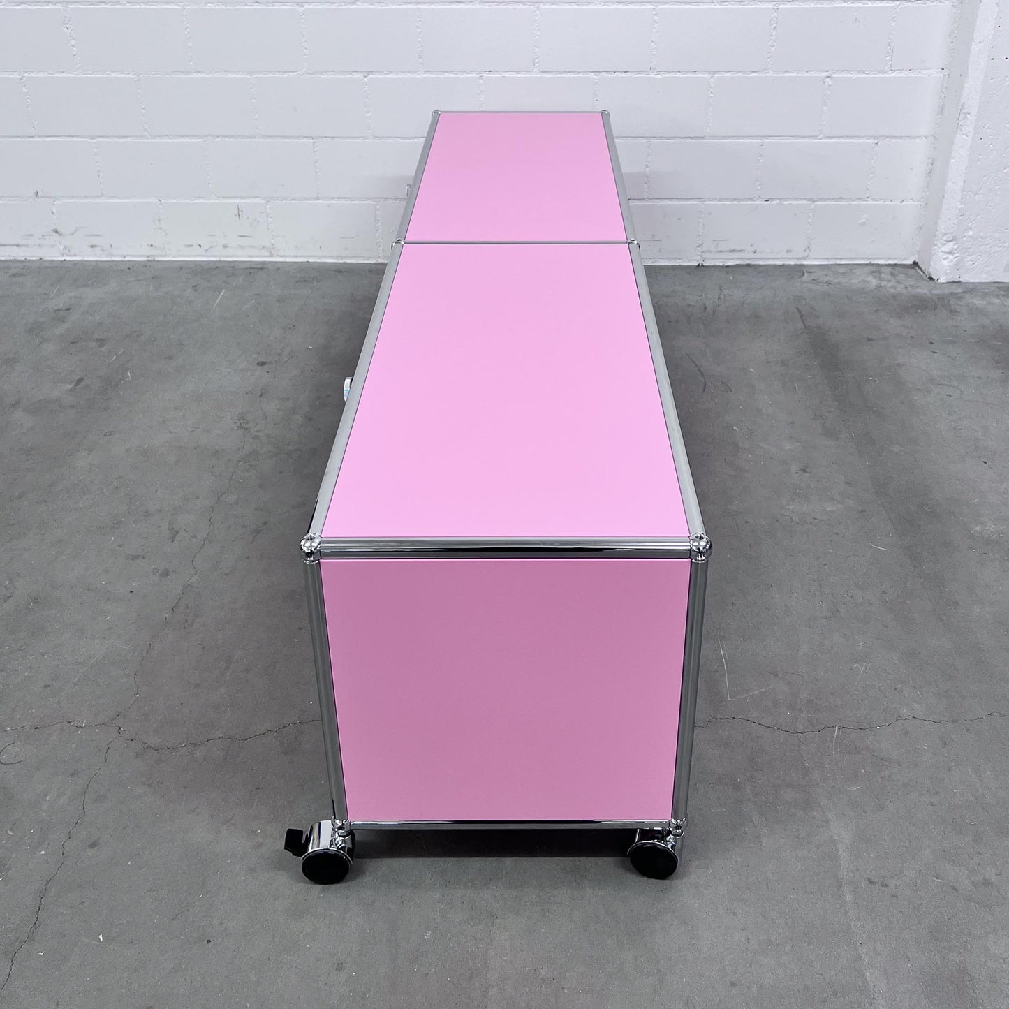 USM Lowboard, rosa, Spezialfarbe