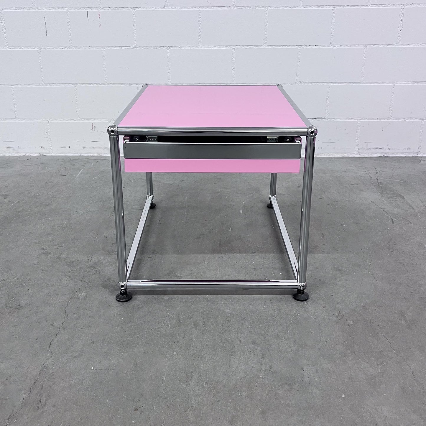 USM Nachttisch, Rosa, neuwertig