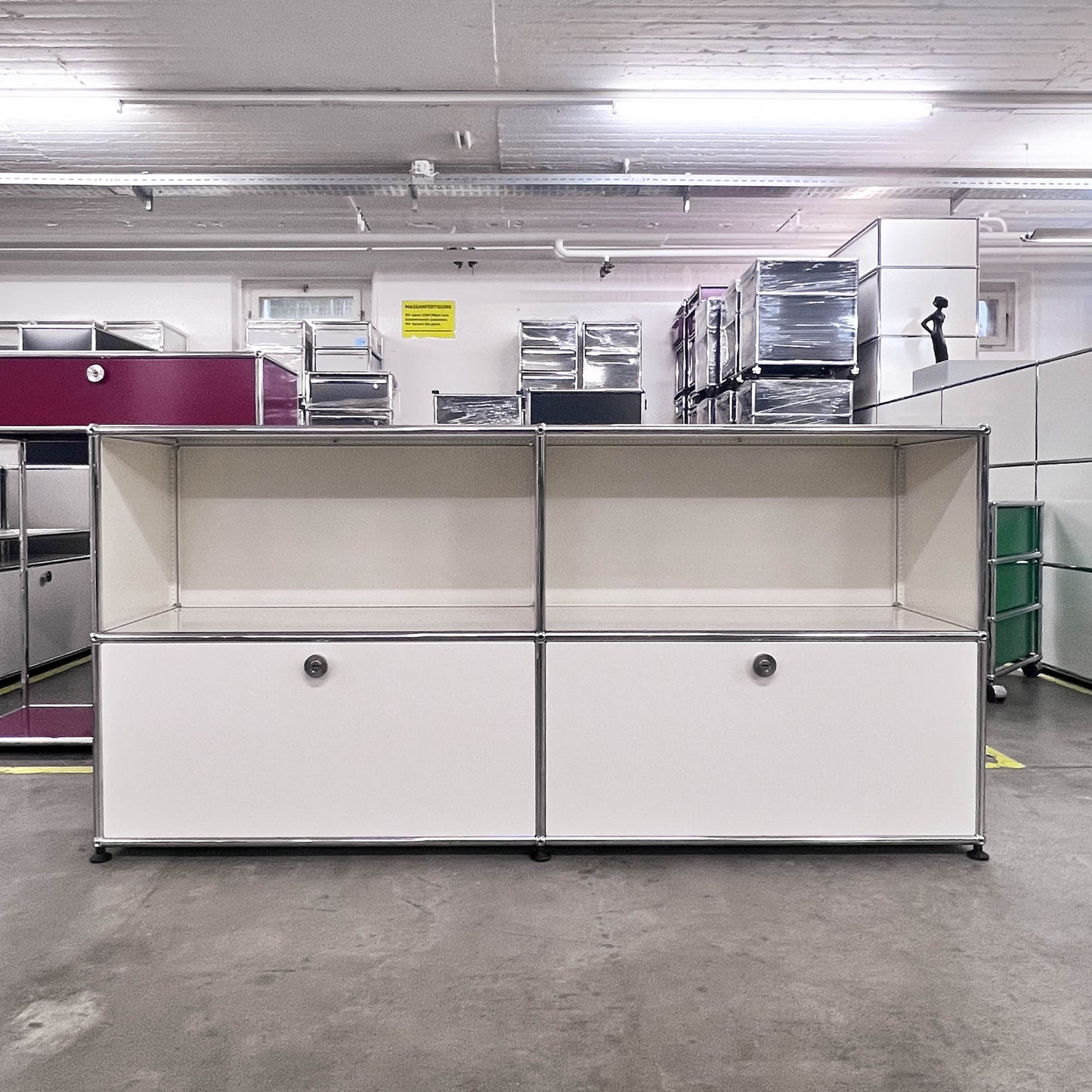 USM Regal, Cremeweiss mit 2 Klapptüren, neuwertig