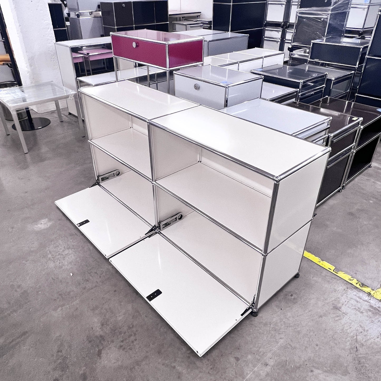 USM Regal, Cremeweiss mit 2 Klapptüren, neuwertig