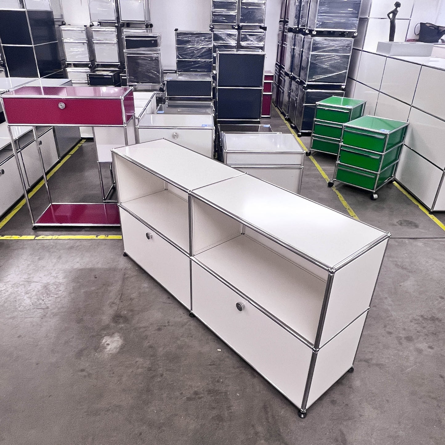 USM Regal, Cremeweiss mit 2 Klapptüren, neuwertig