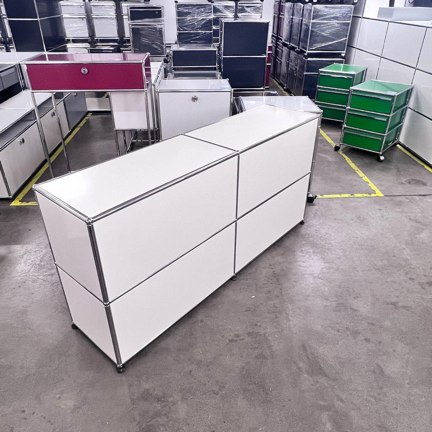 USM Regal, Cremeweiss mit 2 Klapptüren, neuwertig