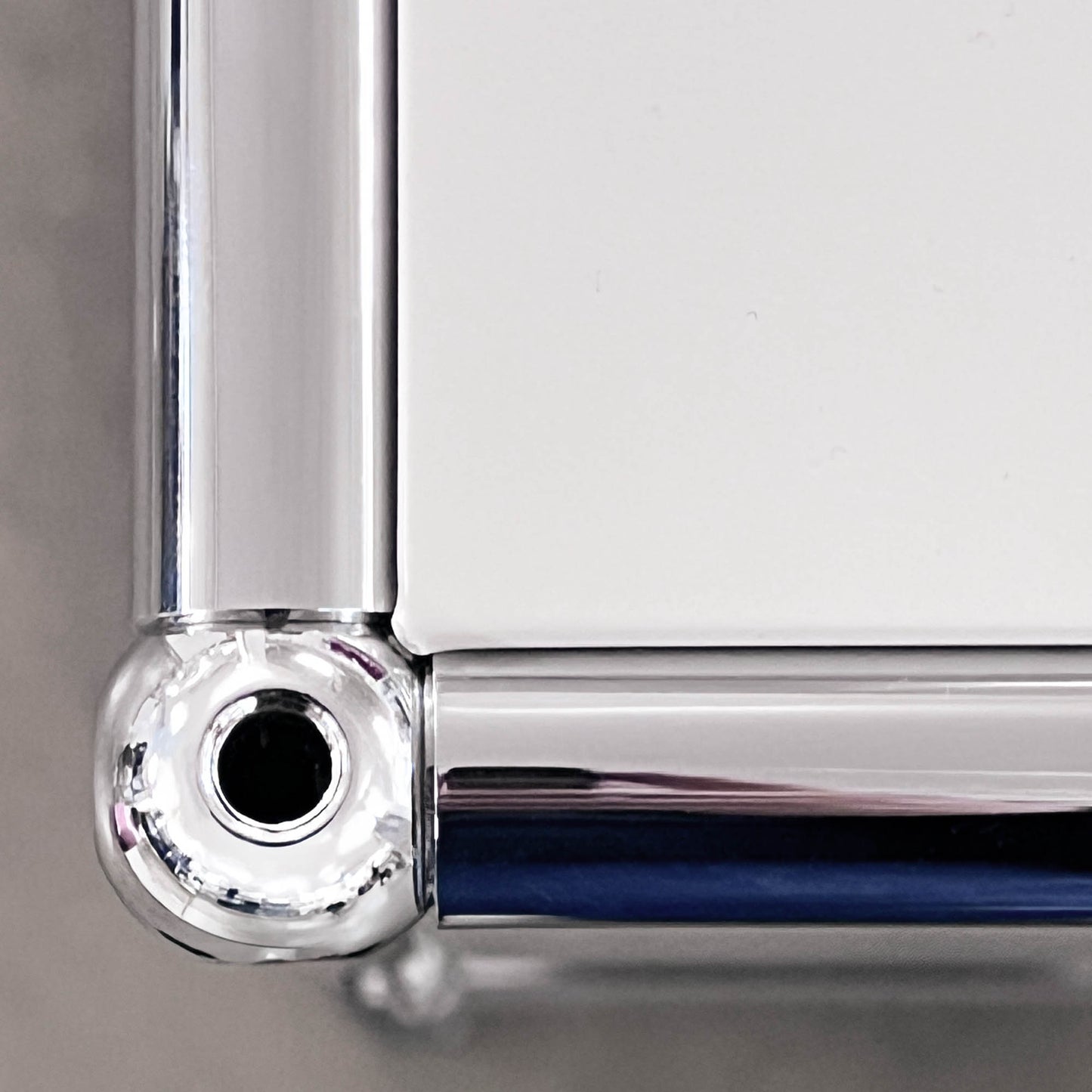 USM Regal, Cremeweiss mit 2 Klapptüren, neuwertig