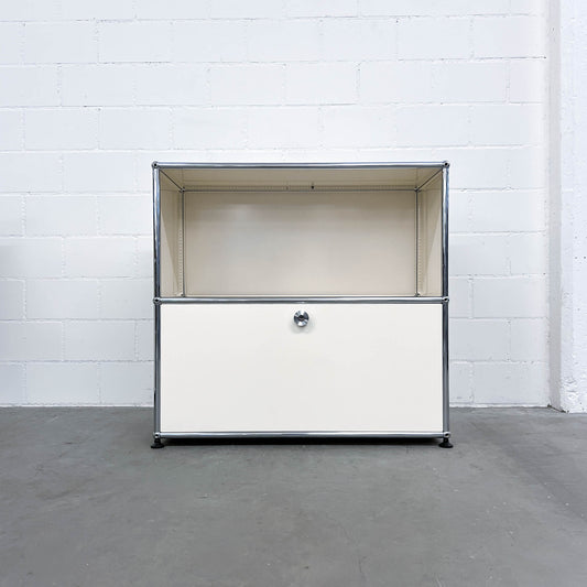 USM Regal, cremeweiss, 1 Klapptüre, neuwertig