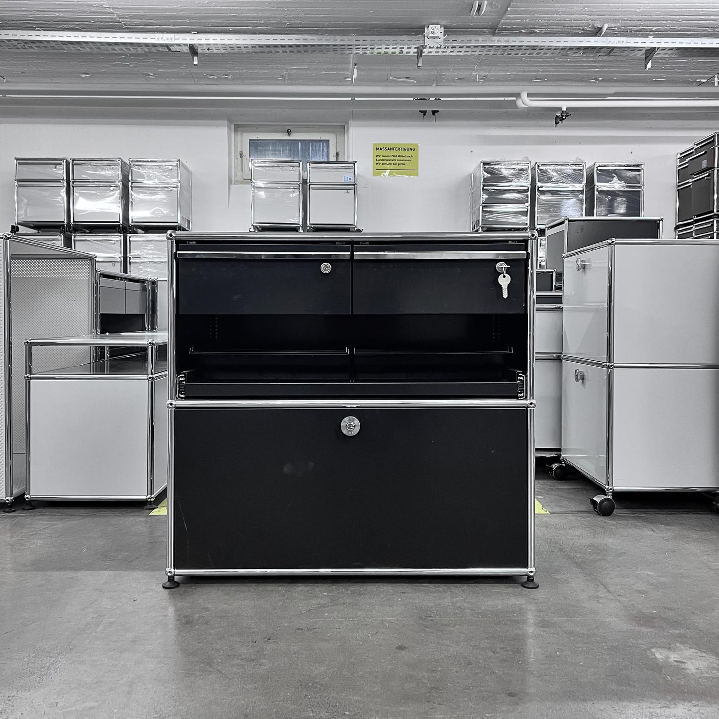 USM Organisationsmöbel, Graphitschwarz, Ausziehtüre, Schubladen, Q3