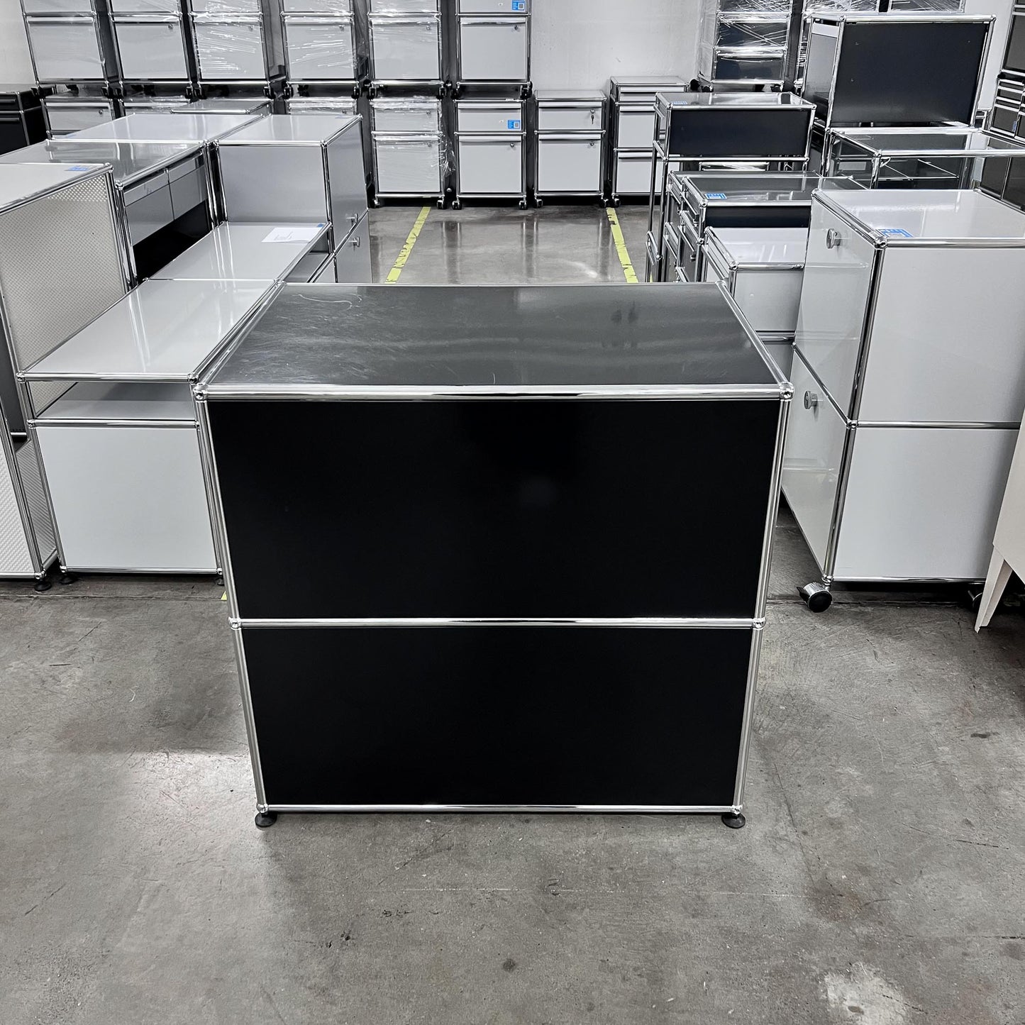 USM Organisationsmöbel, Graphitschwarz, Ausziehtüre, Schubladen, Q3