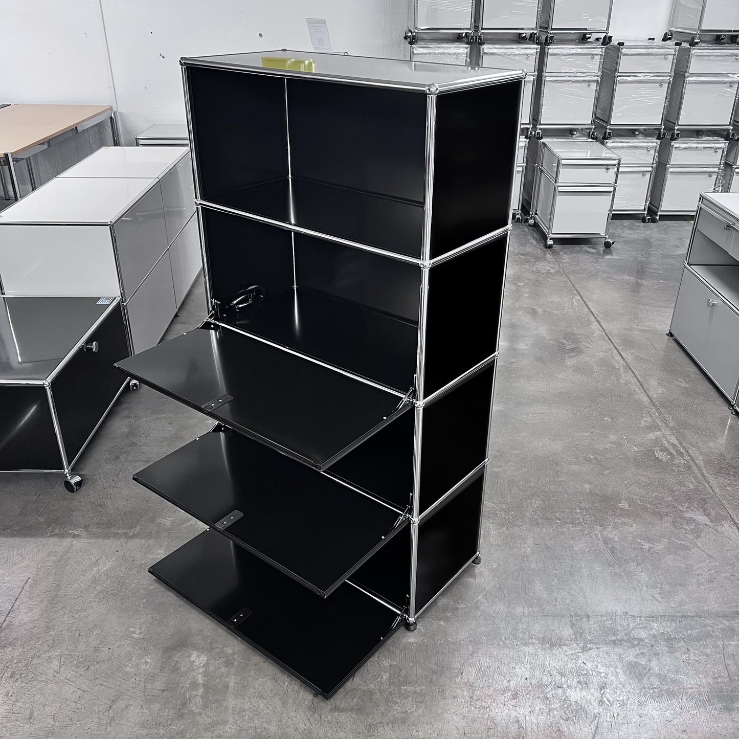 USM Regal, Graphitschwarz, 3 Klapptüren, Q1