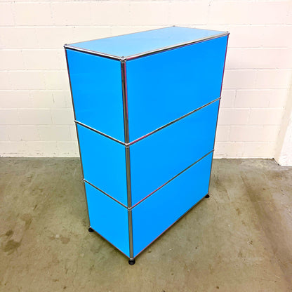 USM Regal, Hellblau mit 2 Klapptüren, neuwertig