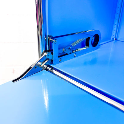 USM Regal, Hellblau mit 2 Klapptüren, neuwertig