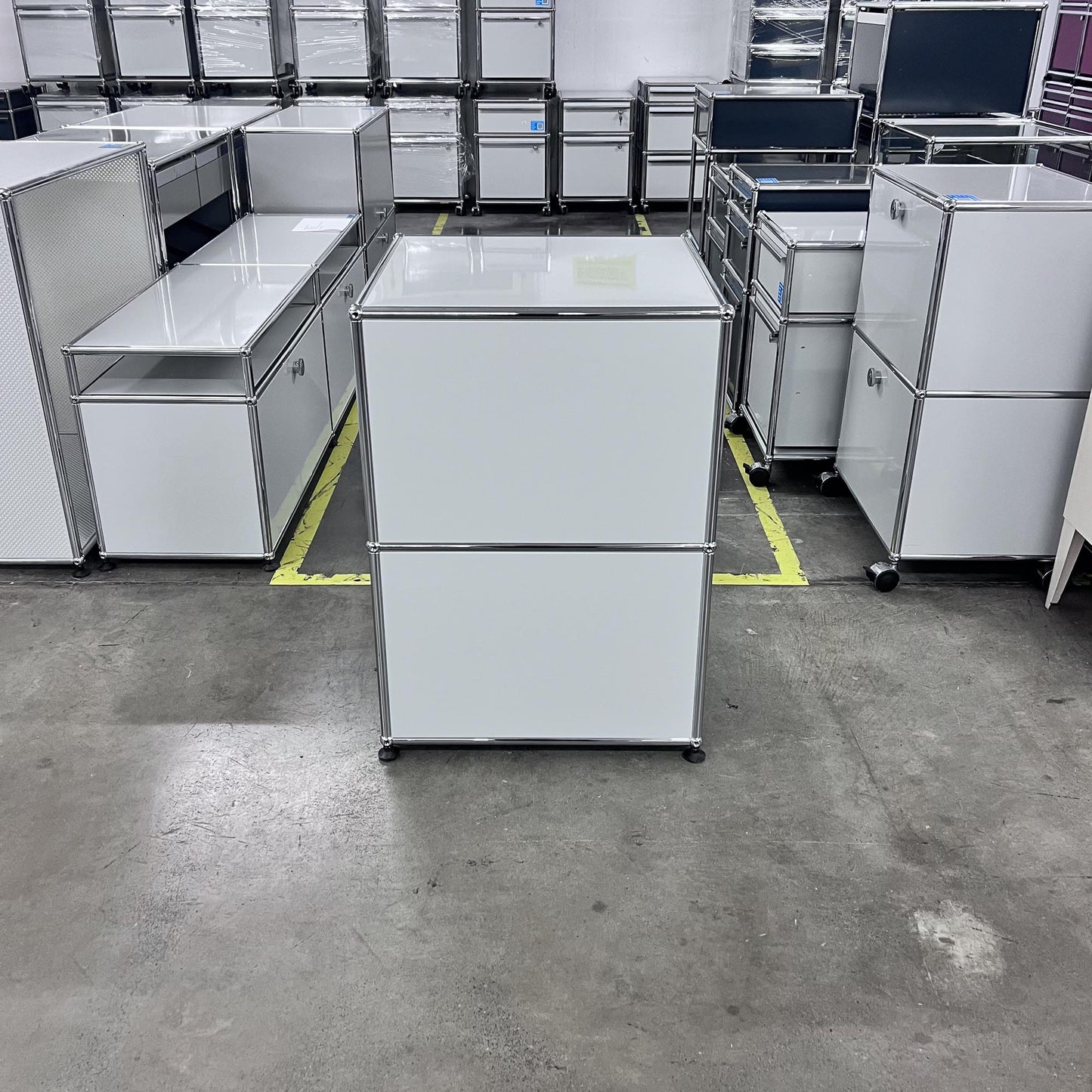 USM Regal, Lichtgrau, 2 Einschubtüren, Q1