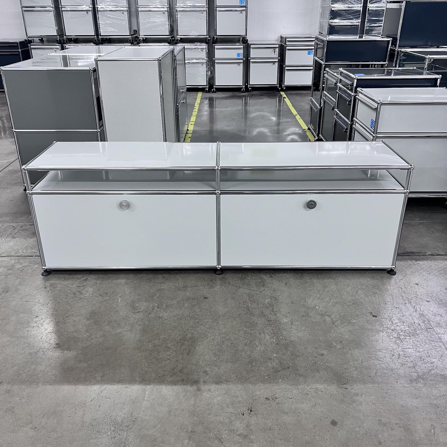 USM Regal, Lichtgrau, Klapptüren, Q1