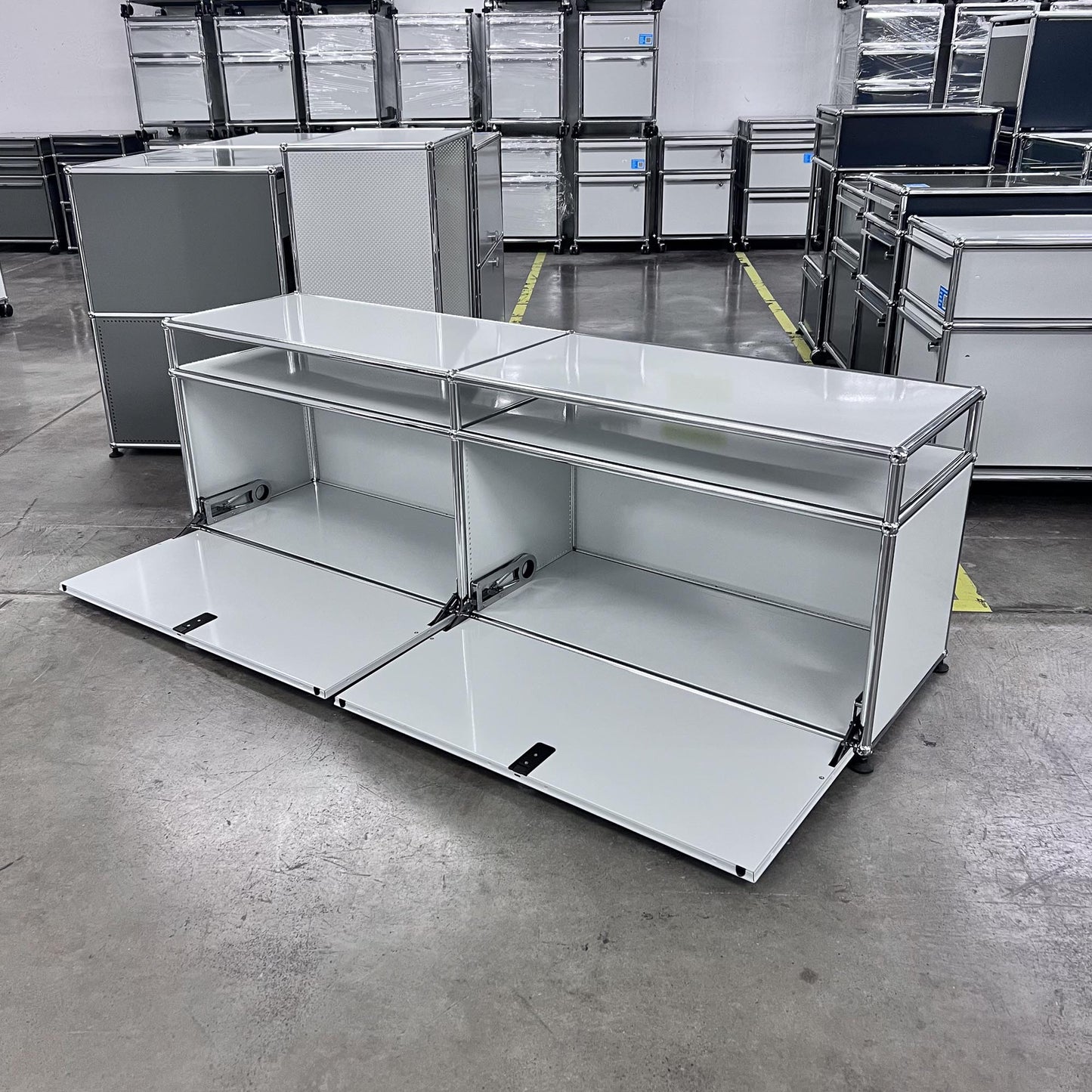 USM Regal, Lichtgrau, Klapptüren, Q1