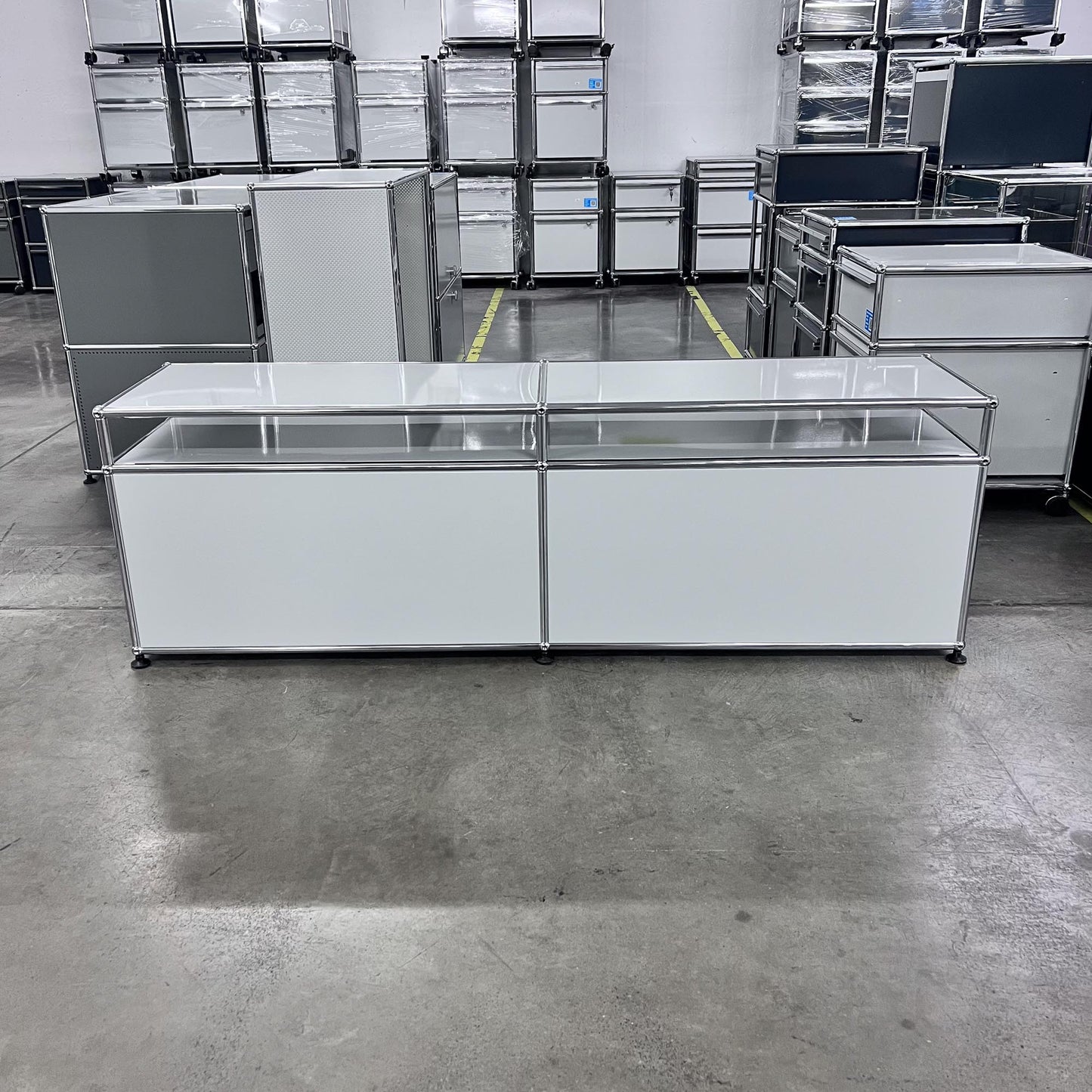 USM Regal, Lichtgrau, Klapptüren, Q1