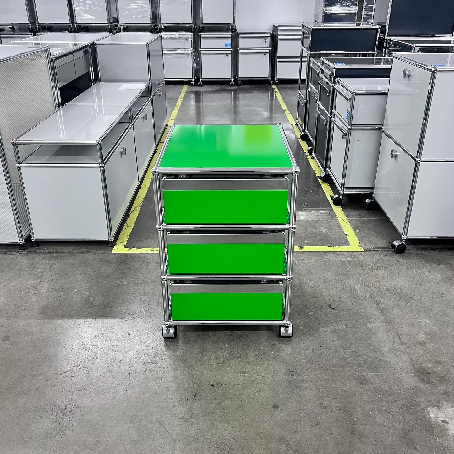 USM Rollkorpus, Grün, 3 A6 Schubladen, Q2