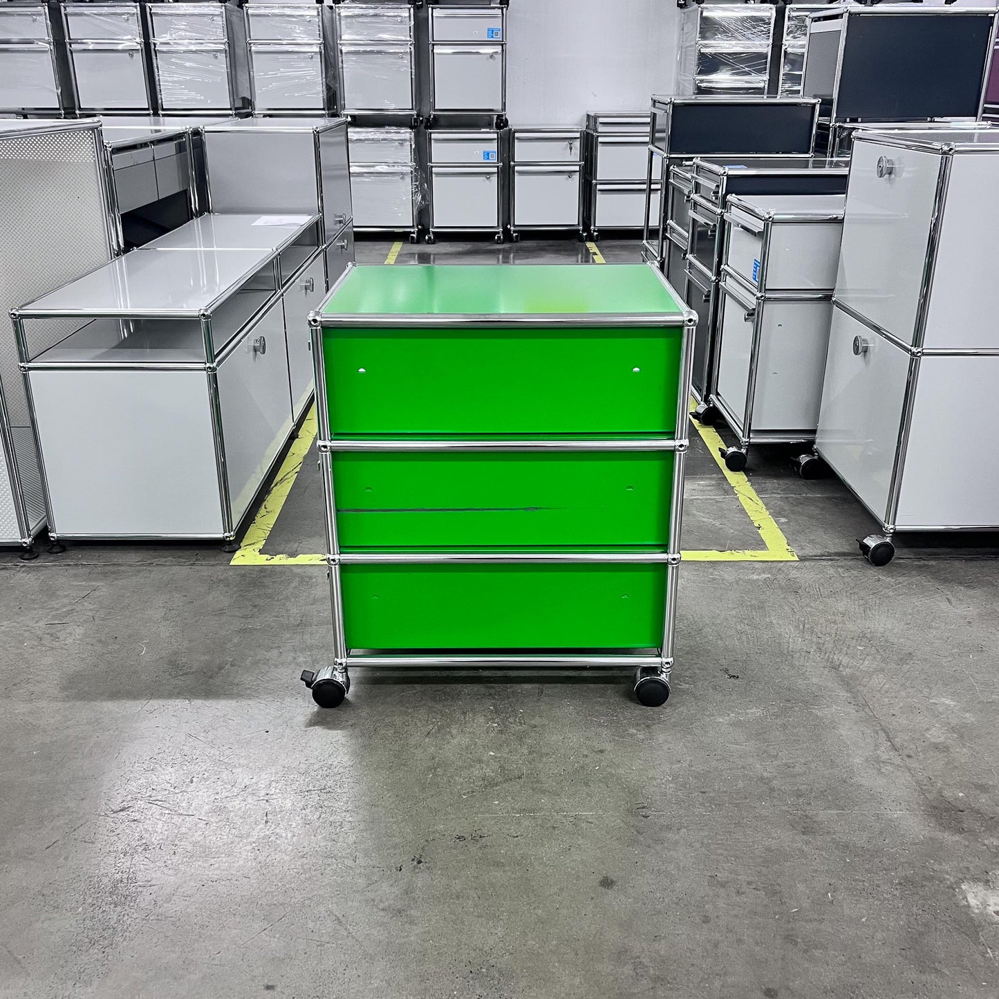 USM Rollkorpus, Grün, 3 A6 Schubladen, Q2