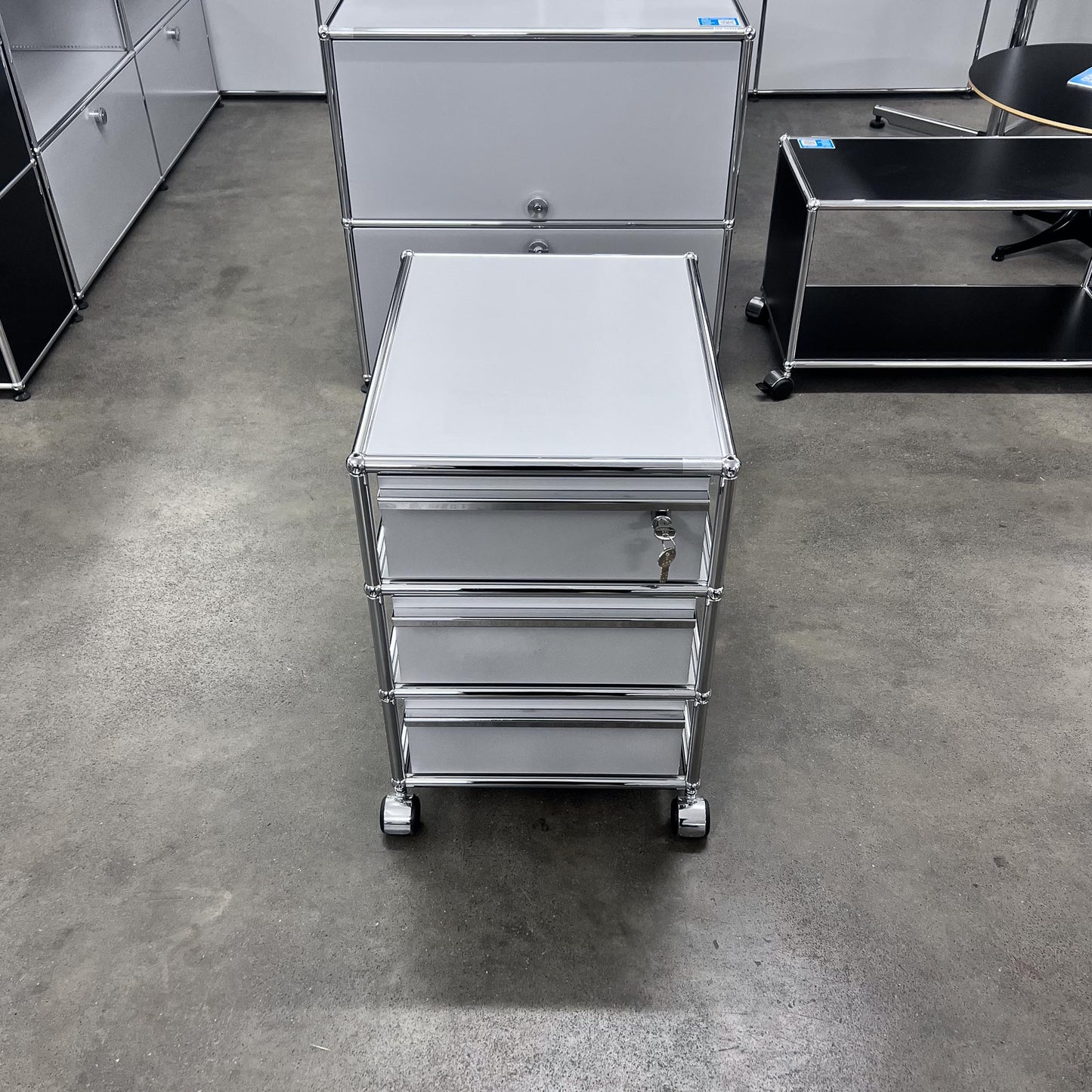 USM Rollkorpus, Mattsilber, 3 A6 Schubladen