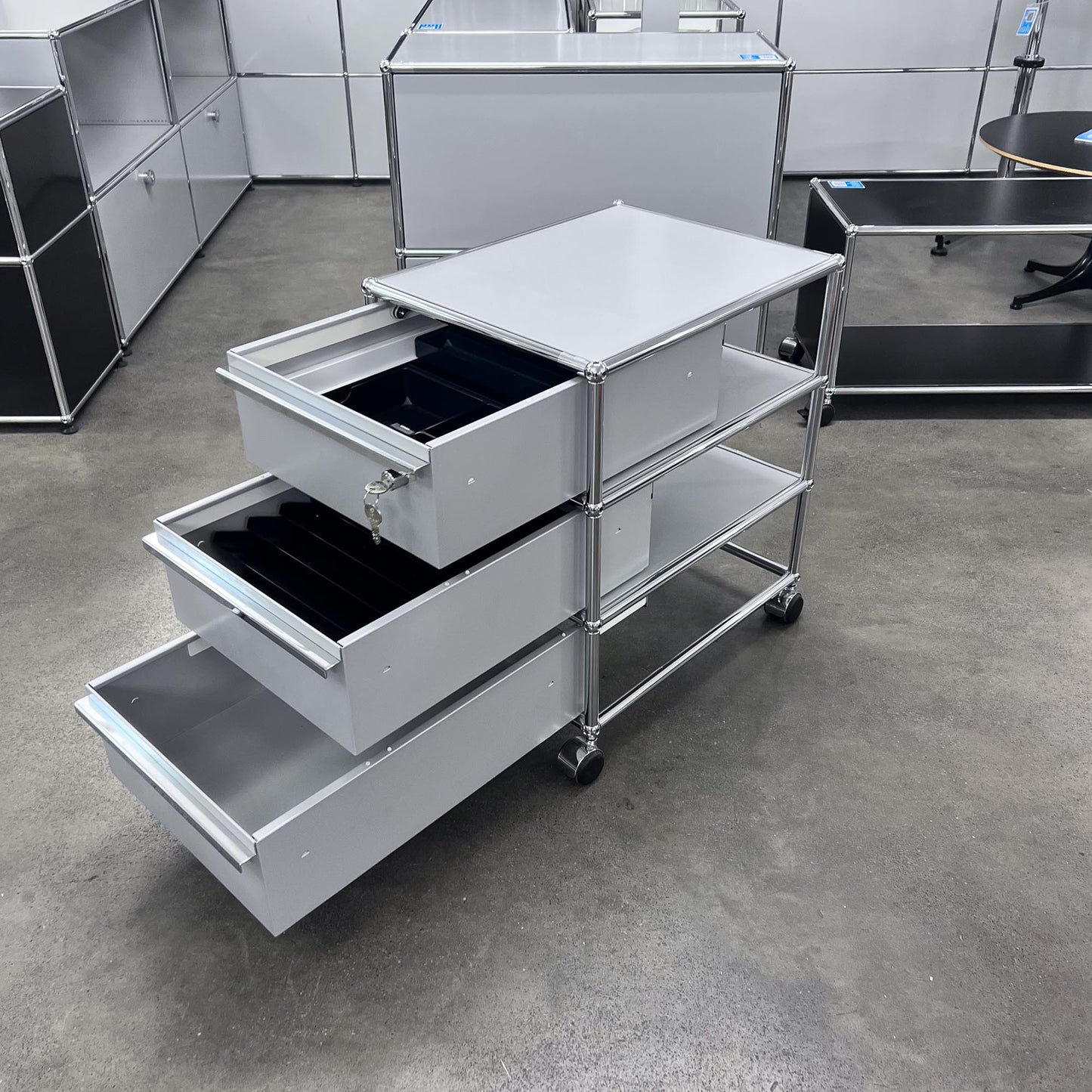 USM Rollkorpus, Mattsilber, 3 A6 Schubladen