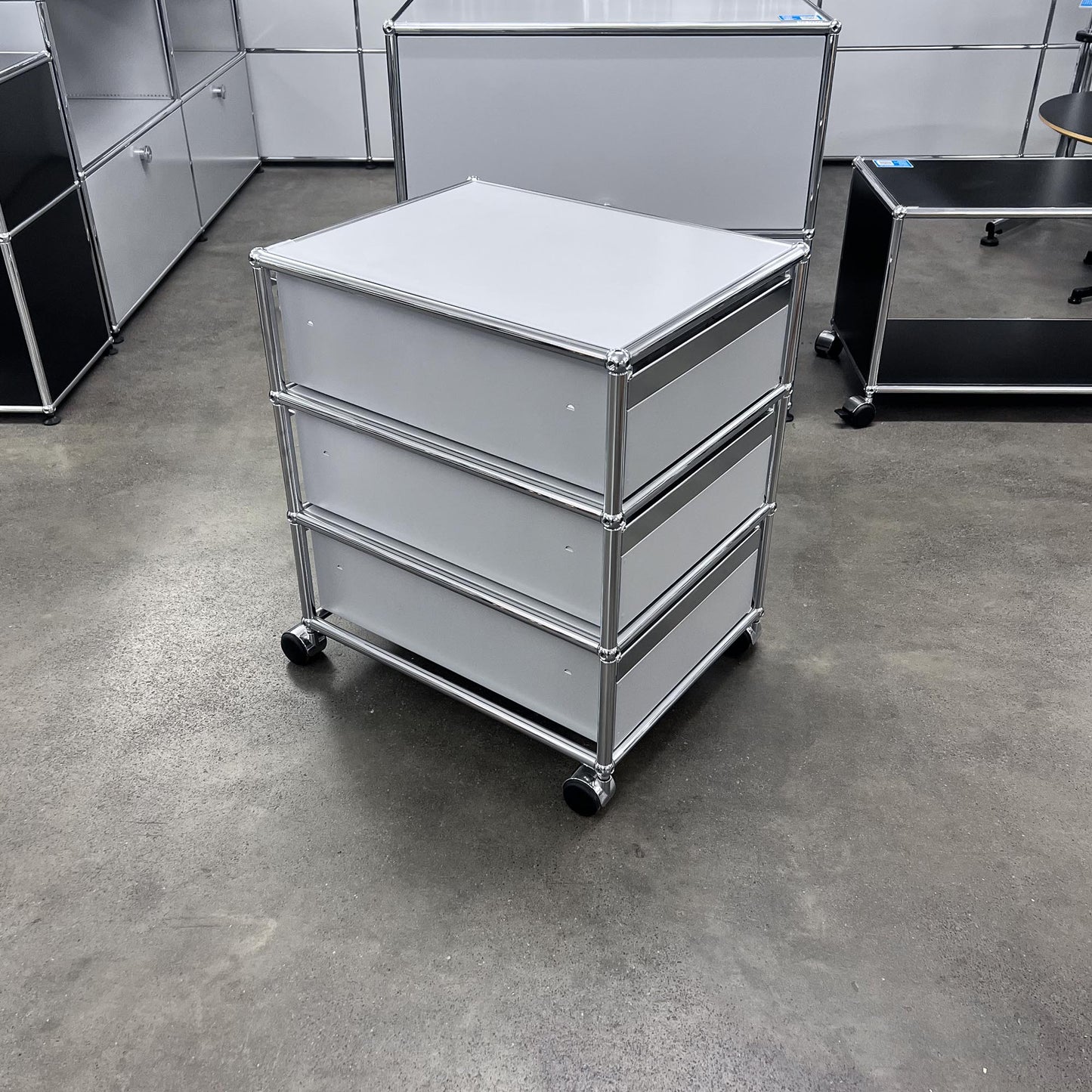 USM Rollkorpus, Mattsilber, 3 A6 Schubladen