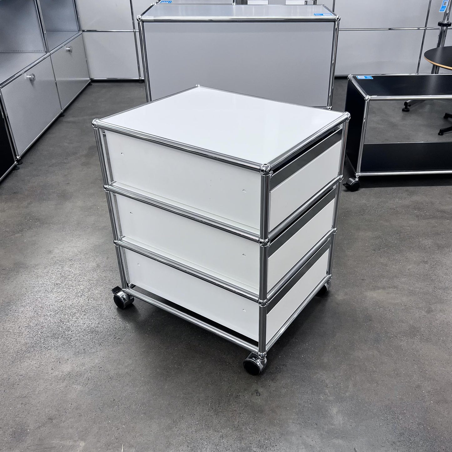 USM Rollkorpus, Reinweiss, 3 A6 Schubladen, Q1