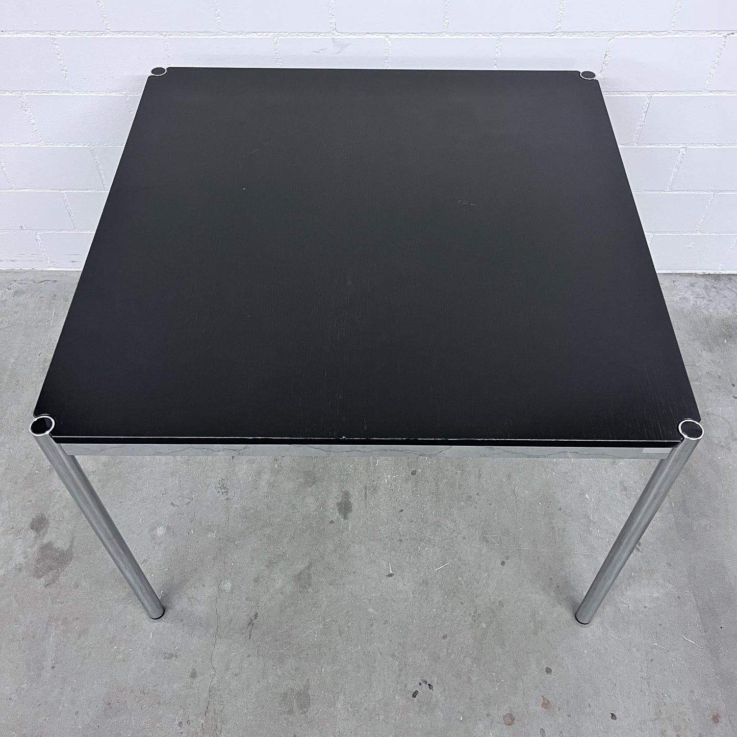 USM Tisch, Eiche Schwarz, 100x100cm