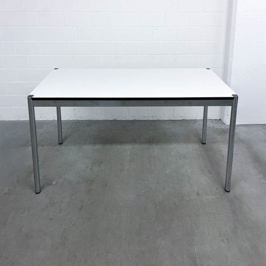USM Tisch, Kunstharz Perlgrau, Spezialgrösse, Q3