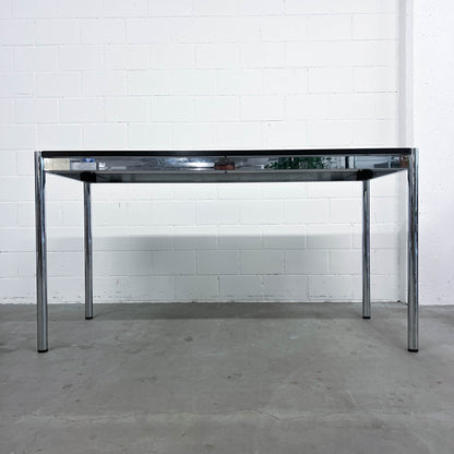 USM Tisch, Kunstharz Perlgrau, Spezialgrösse, Q3