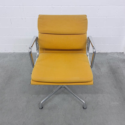 Eames Soft Pad Chair EA 208, Vitra, Ockergelb