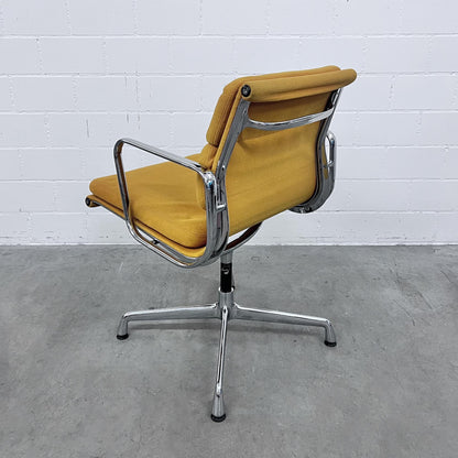 Eames Soft Pad Chair EA 208, Vitra, Ockergelb
