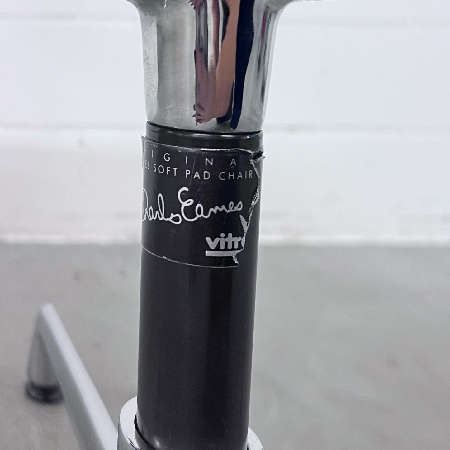 Eames Soft Pad Chair EA 208, Vitra, Ockergelb