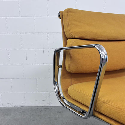 Eames Soft Pad Chair EA 208, Vitra, Ockergelb