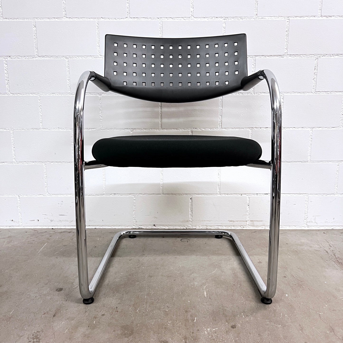 Vitra Visavis Freischwinger Stuhl, Schwarz-Chrom